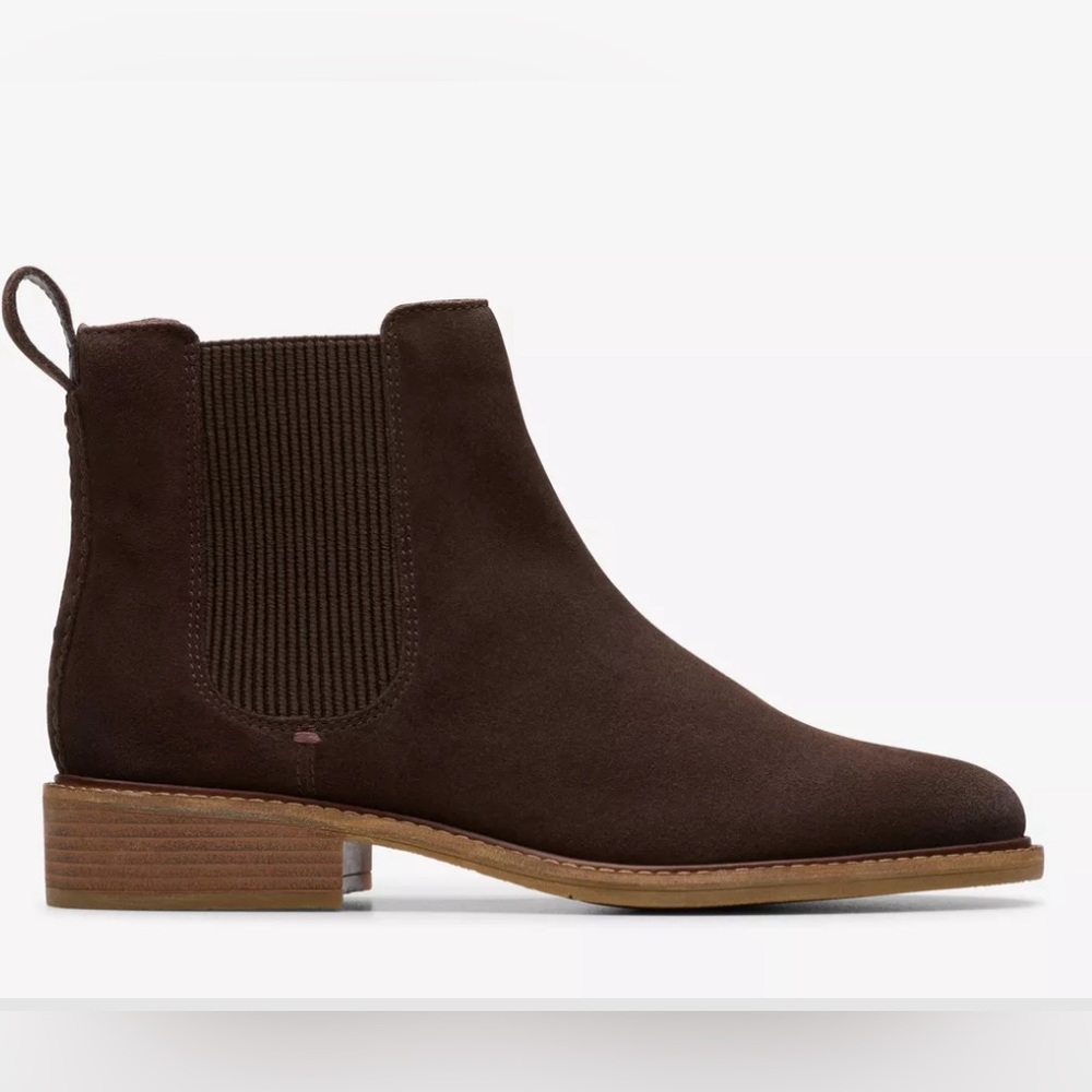 Clarks women’s chocolate suede Chelsea boots. Size 10.5